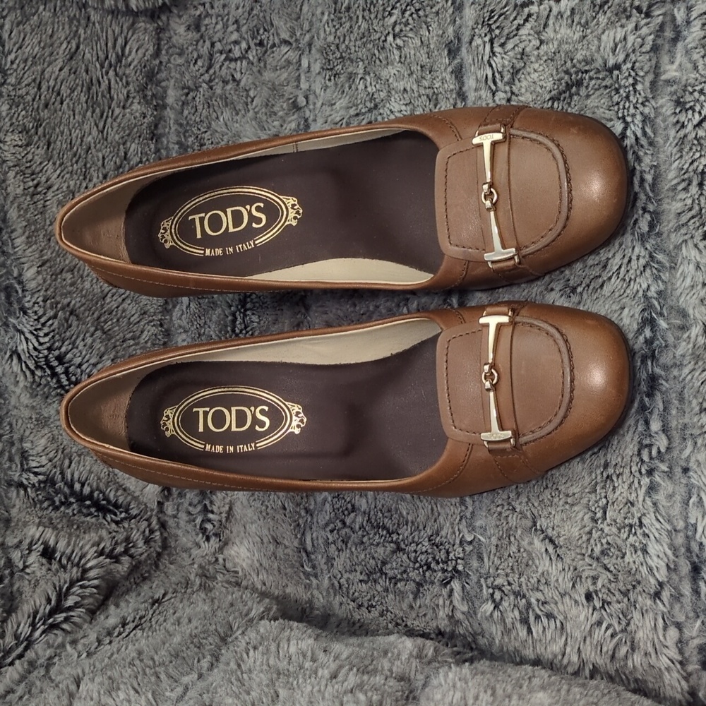 Tod's Brown Leather Loafer Pumps With Gold Accents Sz EU 38/ US 7 - Picture 2 of 5